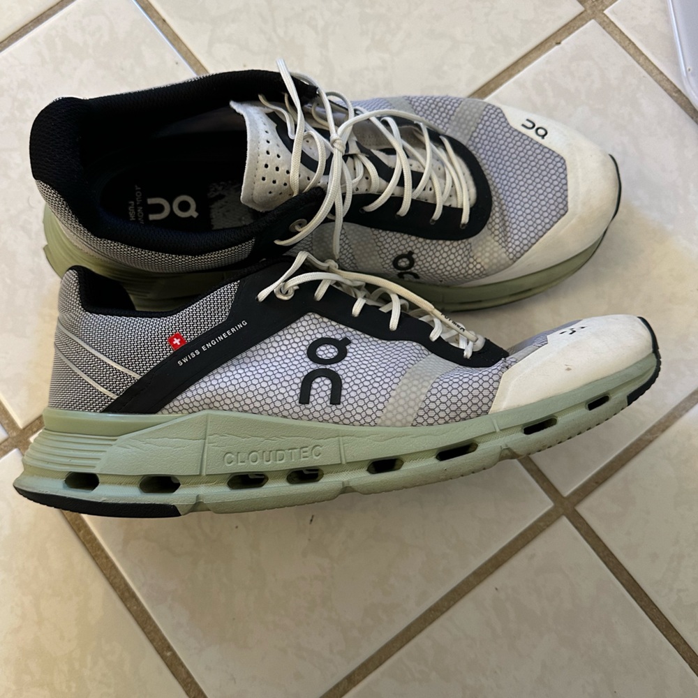 On Running Men's White and Black Athletic Shoes 10.5 M